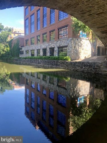 1080 Wisconsin Ave, Washington DC  20007-3637 exterior