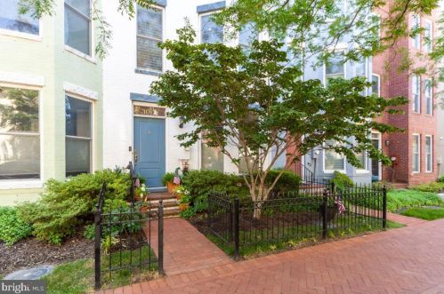 1012 4th St, Washington, DC 20002-3532