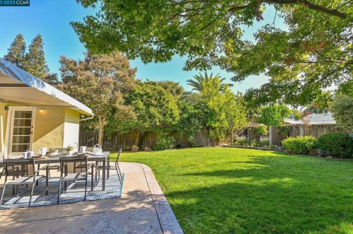 933 Santa Lucia Dr, Concord CA 94523-2366 exterior