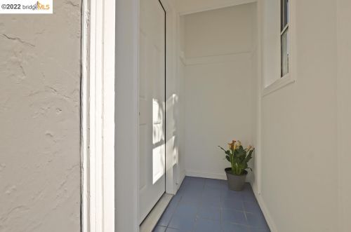 2238 Russell St, Berkeley CA 94705-2333 exterior