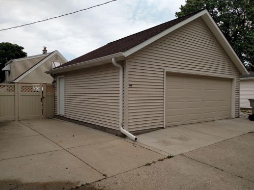 4254 4th St, Milwaukee, WI 53207-4932