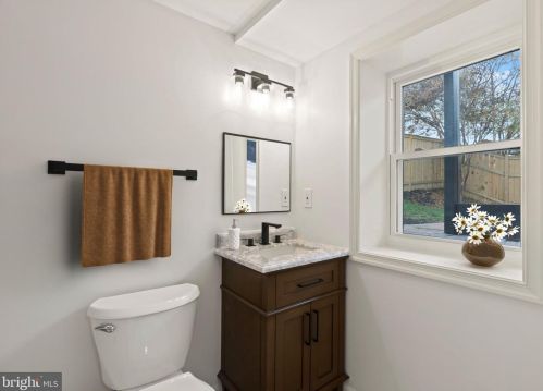 10 Taylor Run Pkwy, Alexandria VA 22314-4978 exterior