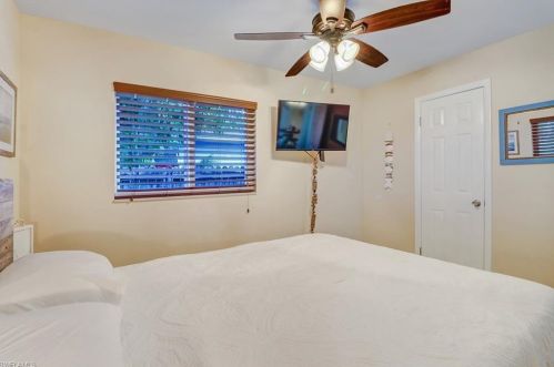 709 93 Ave, Naples FL 34108-2440 exterior