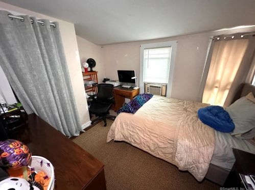 8 Burwell St, Norwalk CT 06854-4703 exterior