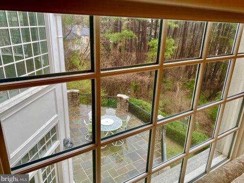 1289 Ballantrae Farm Dr, Mc Lean VA 22101-3027 exterior