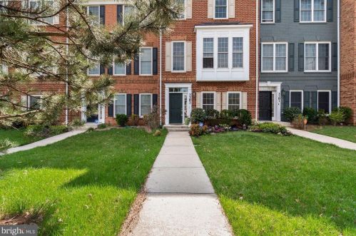 3293 Fort Lincoln Dr, Washington, DC 20018-4316