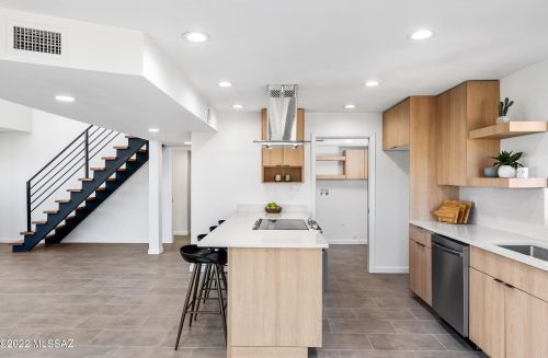 851 Roller Coaster Rd, Tucson AZ  85704-2626 exterior