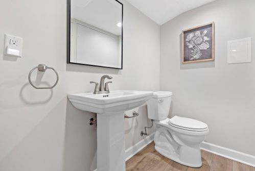 6162 Washington Cir, Milwaukee WI 53213-2472 exterior