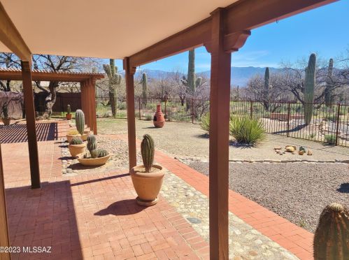 11364 Prince Rd, Tucson AZ 85705-3025 exterior