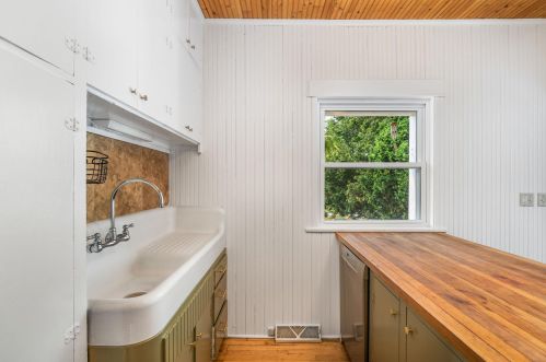 4124 Luverne St, Duluth MN 55804-2150 exterior