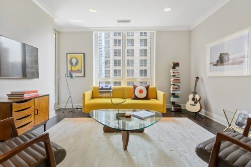 10 Delaware Pl, Chicago, IL 60611-1690