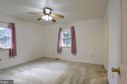 2005 Chapel Frg Dr, Lancaster PA 17601-1654 exterior