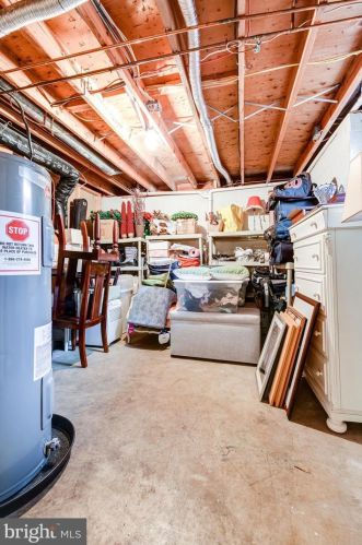 2122 Rampart Dr, Alexandria VA exterior