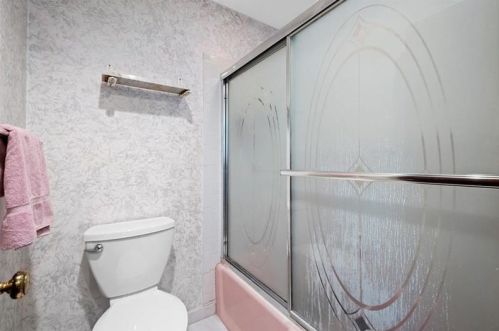 2006 Garrick Dr, Pittsburgh PA 15235-5034 exterior