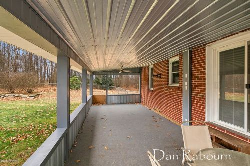 1662 136th St, Grant MI 49327-9643 exterior