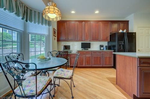 122 Mackenzie Ln, Parsippany NJ 07834-3723 exterior