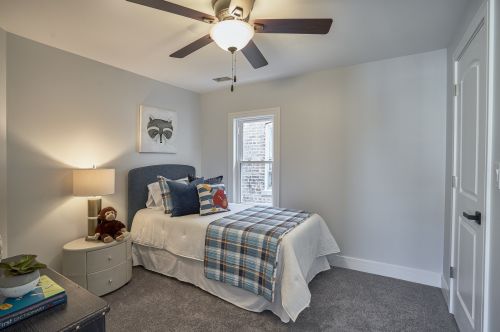 4452 Leland Ave, Chicago IL  60630-4043 exterior