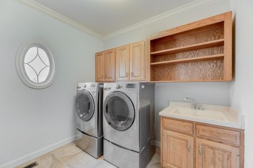 915 Delvin Dr, Saint Louis MO 63141-8830 exterior