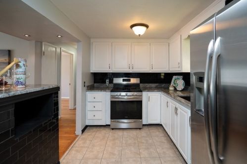 391 Massachusetts Ave, West Springfield MA 01089-2412 exterior