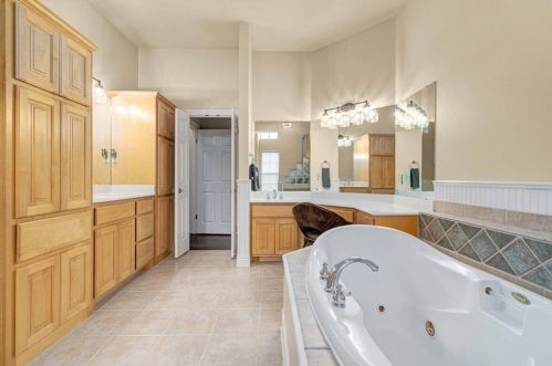 1105 Crystal Crk Dr, Austin TX 78746-4728 exterior