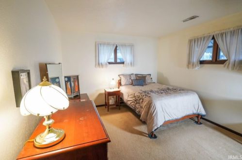 1212 Berkley Cir, Mishawaka IN 46544-4802 exterior