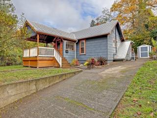 5112 38th Ave, Portland, OR 97202-4204
