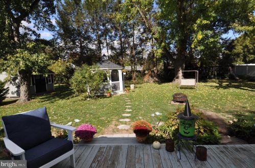 4 Hanover Dr, Cookstown NJ 08511-1005 exterior