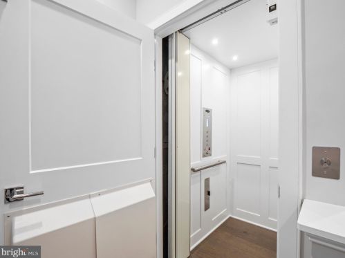 10346 Grosvenor Pl, Rockville MD 20852 exterior