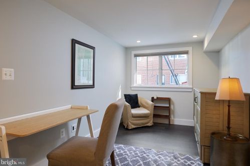 6825 Old Chesterbrook Rd, Mc Lean VA 22101-4408 exterior