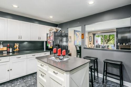 156 Alicia Dr, Babylon NY 11703-4035 exterior