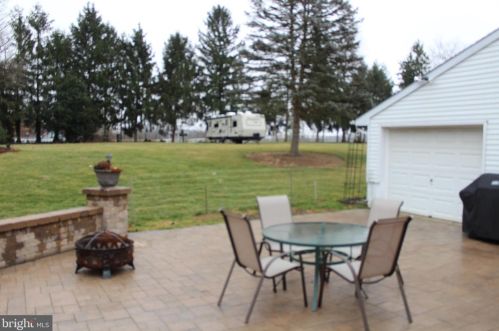 1037 Bollinger Rd, Littlestown PA 17340-9602 exterior