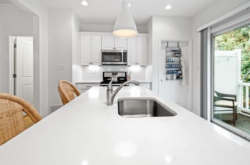 868 Highpointe Cir, Pittsburgh PA 15220-1854 exterior