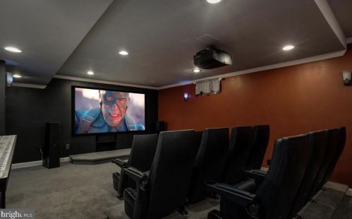 17 Fieldcrest Dr, Columbus NJ  08022-1959 exterior