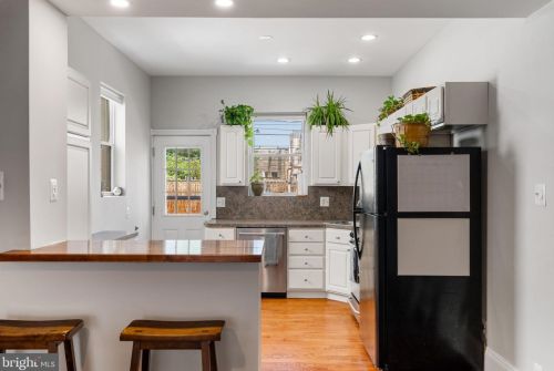 1233 Jackson St, Philadelphia PA 19148-2929 exterior