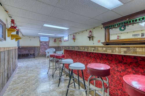 10900 Hampton Ave, Milwaukee WI 53225-3839 exterior