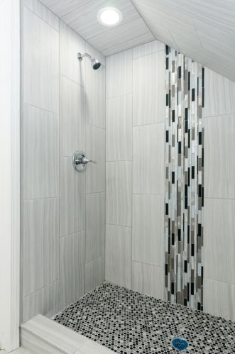 8455 Kingston Ave, Chicago IL 60617-1912 exterior