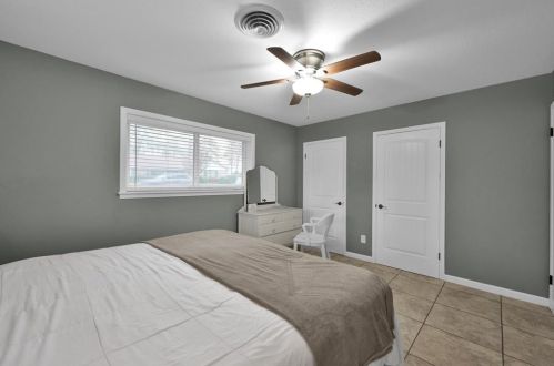 229 Elmwood St, Huntsville TX 77320-3408 exterior