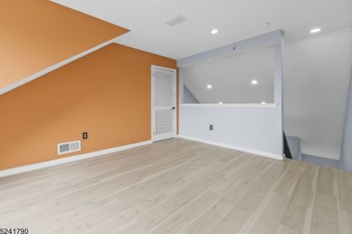 124 Tomahawk Ct, Montgomery NJ  08502-4105 exterior