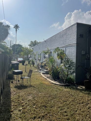 1109 Colonial Rd, Fort Pierce FL 34950-5068 exterior