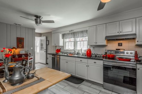 211 Frst St, Hartford CT 06118-2349 exterior