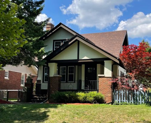 4305 Farwell Ave, Milwaukee WI  53211-1758 exterior