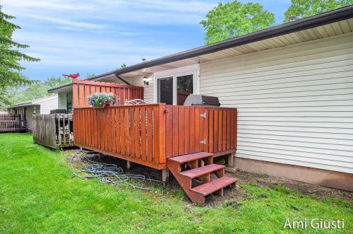 1900 Burton, Grand Rapids MI 49506-4620 exterior