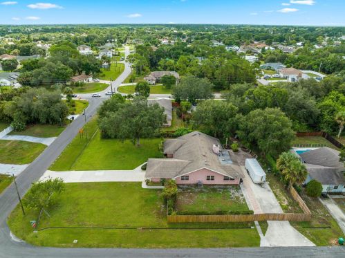 1718 Ocean Cove Ave, Fort Pierce FL  34953-2450 exterior