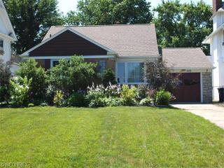 16309 Lake Ave, Cleveland, OH 44107-1250