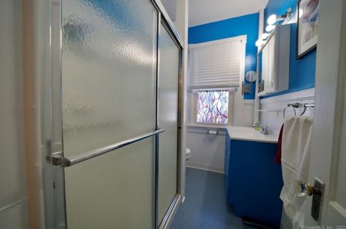 9 Fairview St, New Britain CT 06051-2707 exterior