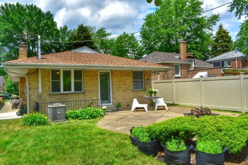 6343 Legett Ave, Chicago IL 60646-4231 exterior