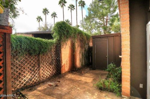 3056 32nd St, Phoenix AZ  85018-6882 exterior