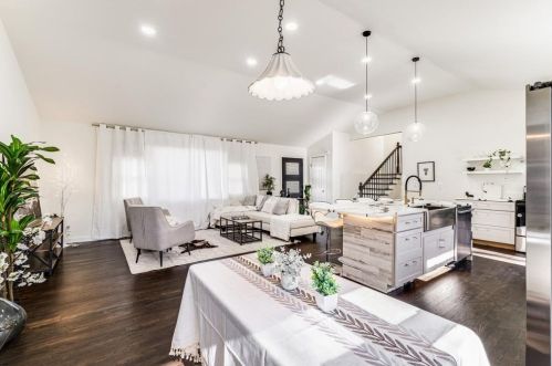 2264 Baker Rd, Atlanta GA 30318-6221 exterior