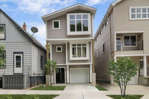 1159 Kane Pl, Milwaukee WI 53202-1666 exterior