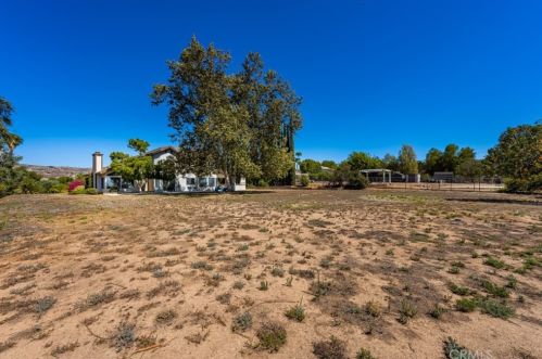 8079 Golden Star Ave, Riverside CA 92506-5710 exterior